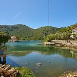 Apartman Dolores-apartment By The Sea *