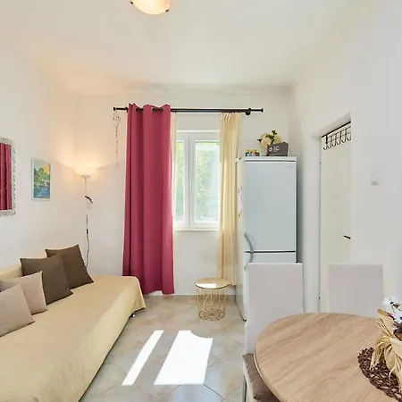 Apartment Dolores-apartment By The Sea *