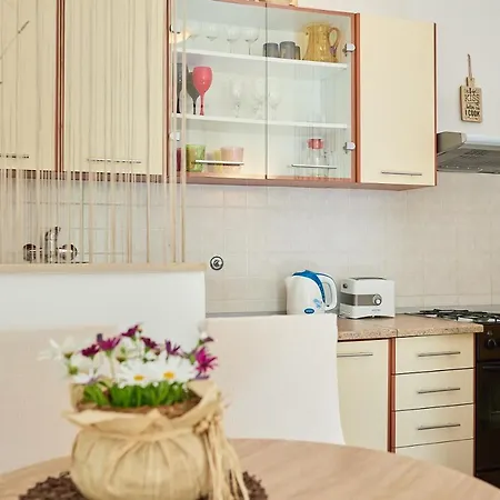 Dolores-apartment By The Sea Apartman